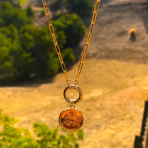 18” LEO Zodiac Charm Necklace ♌️ - Picture 2 of 2